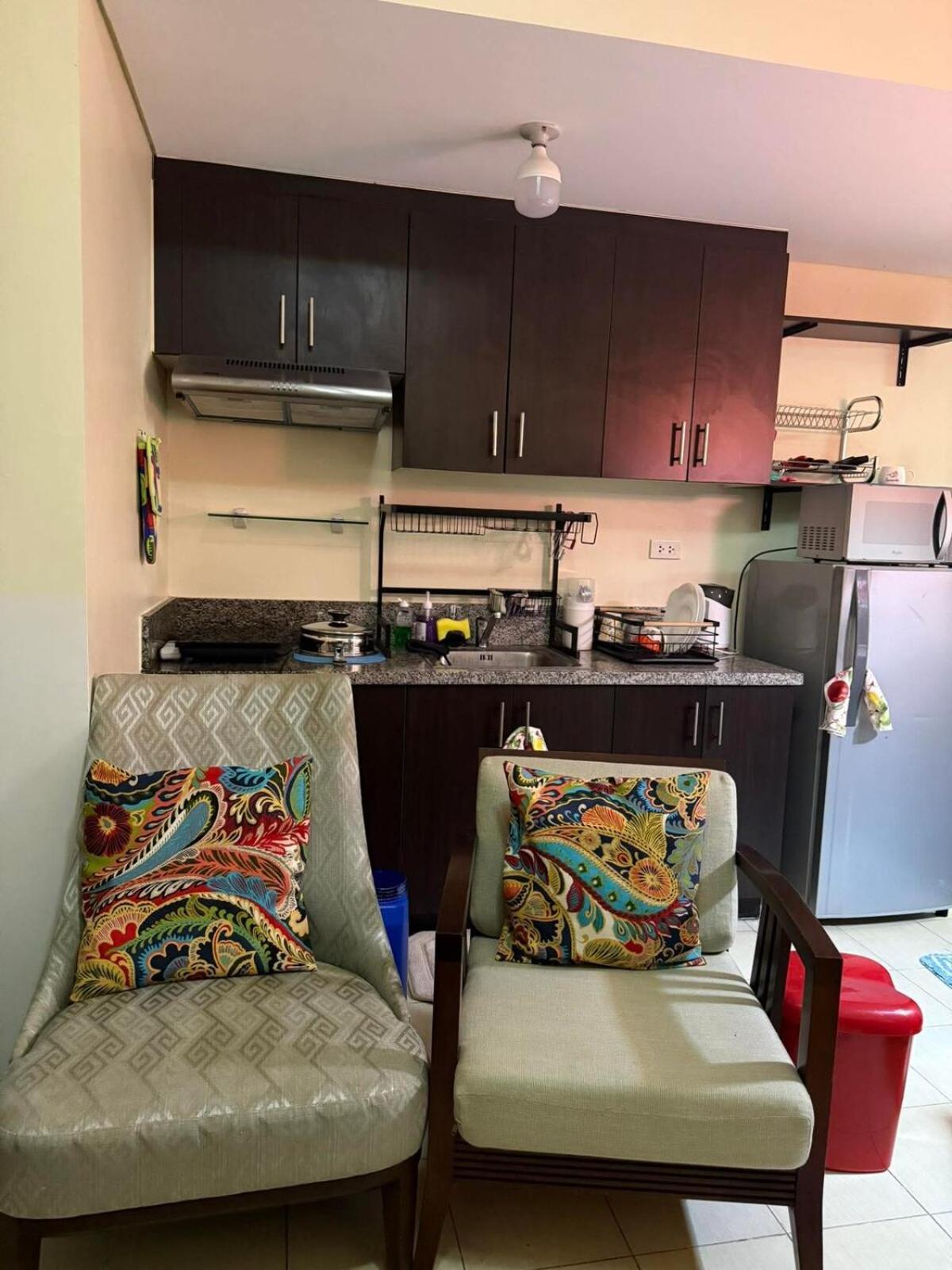 Staycation With Lights Apartment Manila