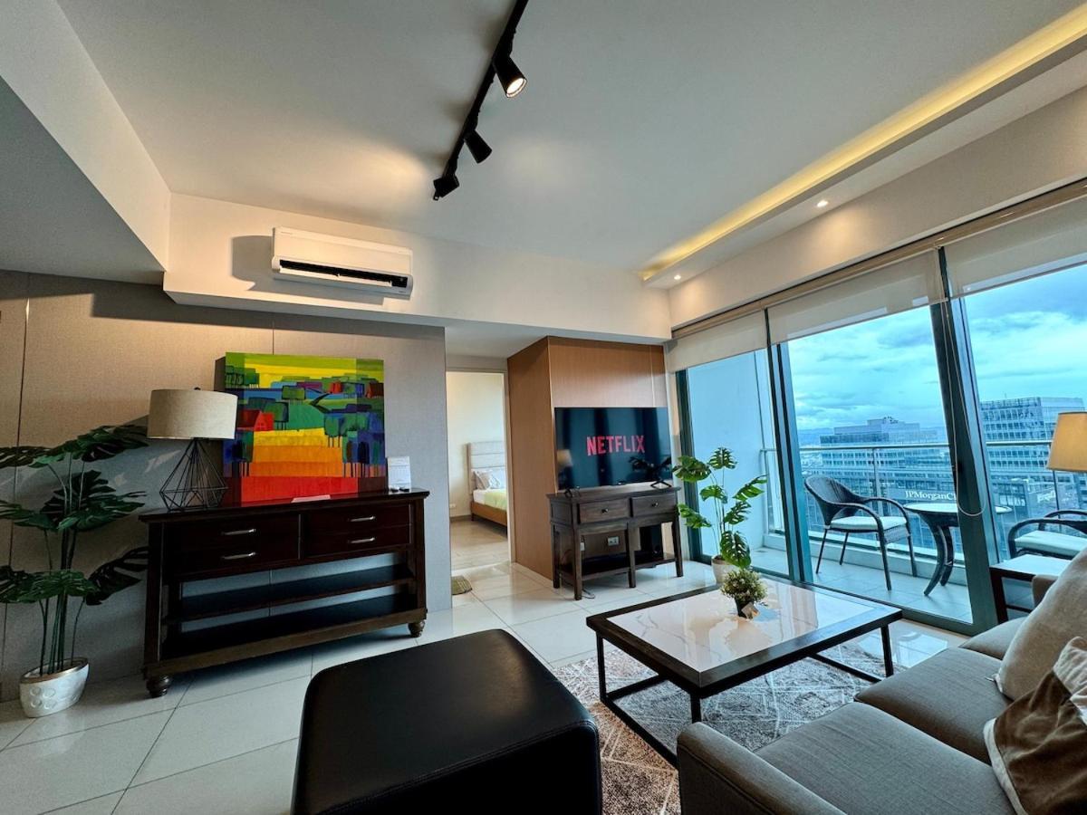 Bgc One Uptown Premium 2br With Balcony Near Supermarket, Malls And Restaurants Apartment *