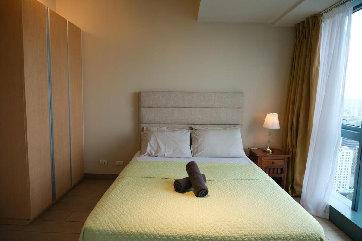 Bgc One Uptown Premium 2br With Balcony Near Supermarket, Malls And Restaurants Apartment Manila