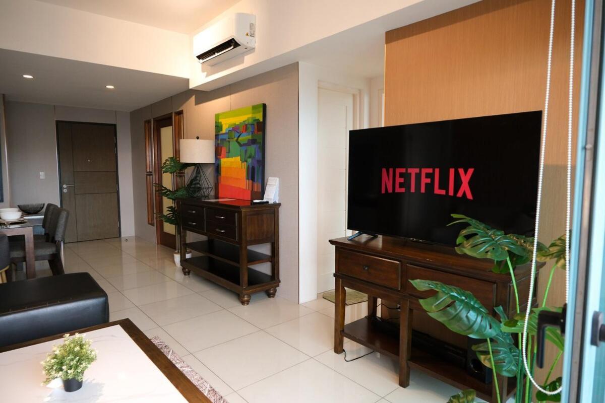 Apartment Bgc One Uptown Premium 2br With Balcony Near Supermarket, Malls And Restaurants *