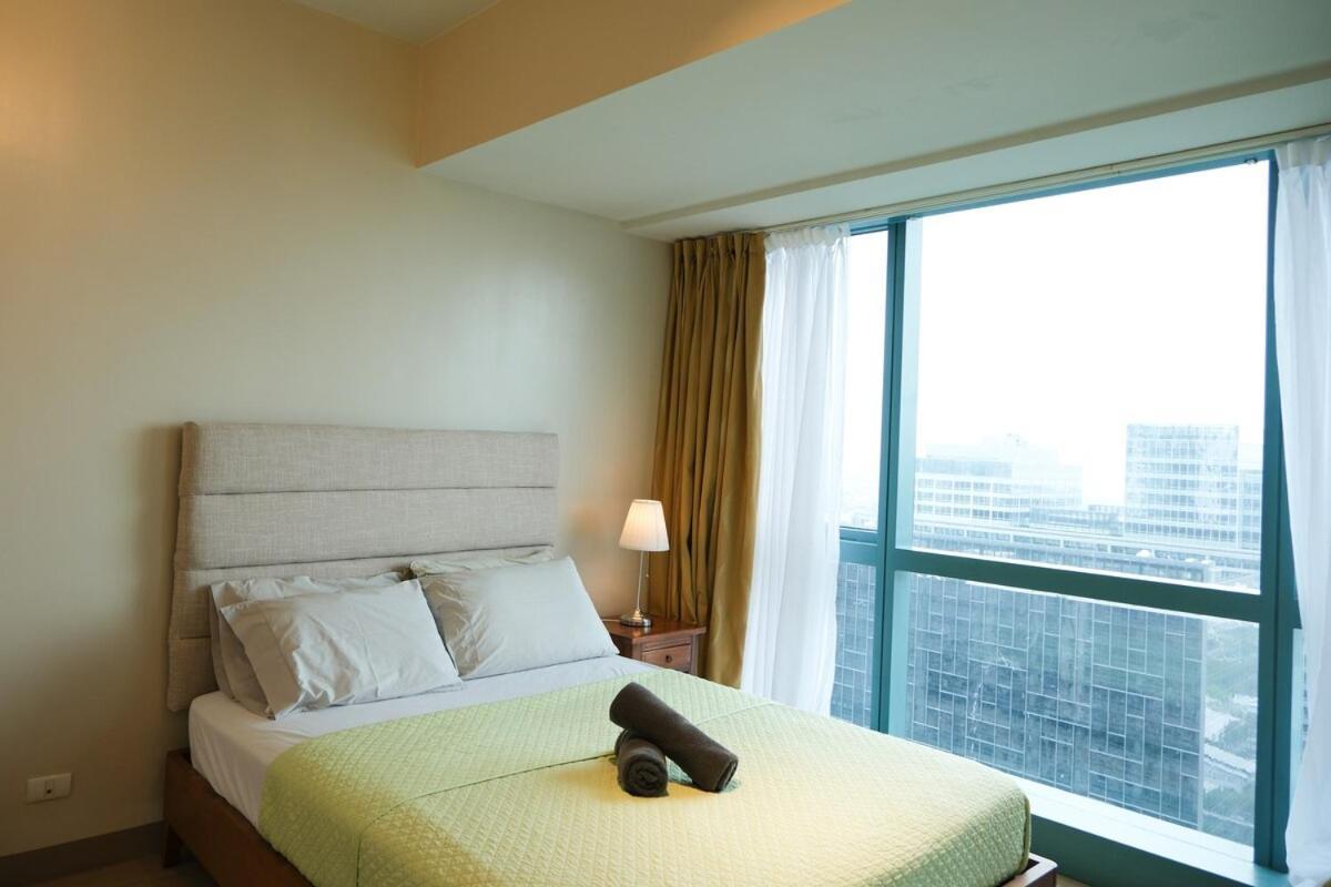 Bgc One Uptown Premium 2br With Balcony Near Supermarket, Malls And Restaurants *