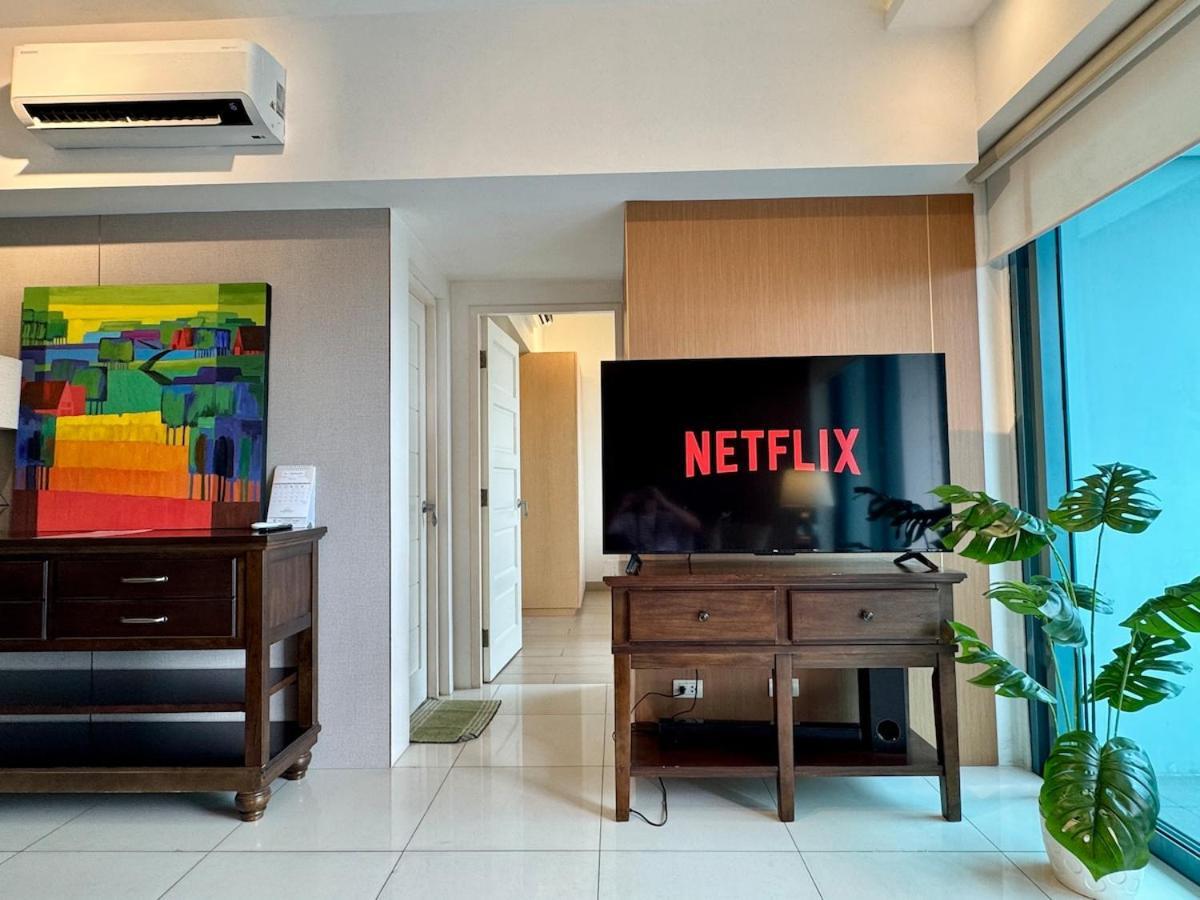 Bgc One Uptown Premium 2br With Balcony Near Supermarket, Malls And Restaurants Apartment Manila