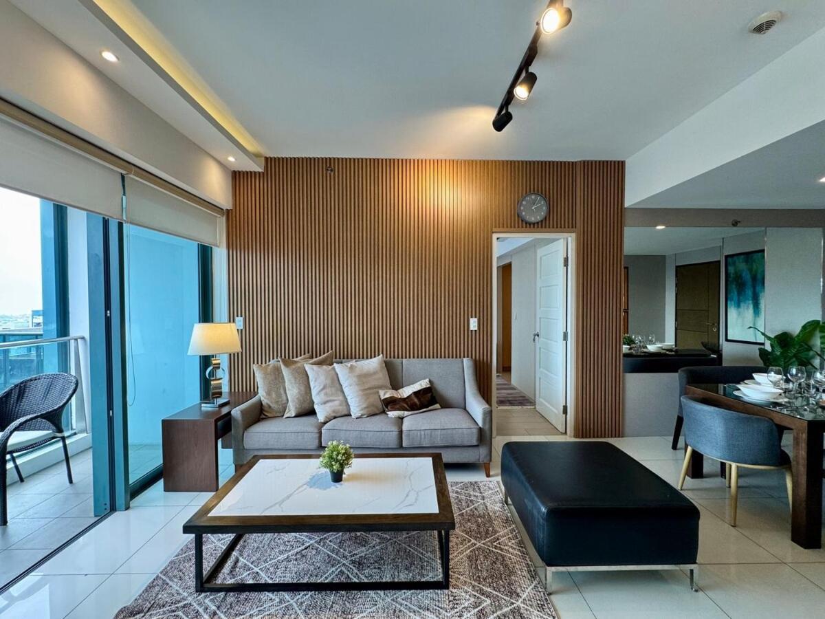 Apartment Bgc One Uptown Premium 2br With Balcony Near Supermarket, Malls And Restaurants Manila
