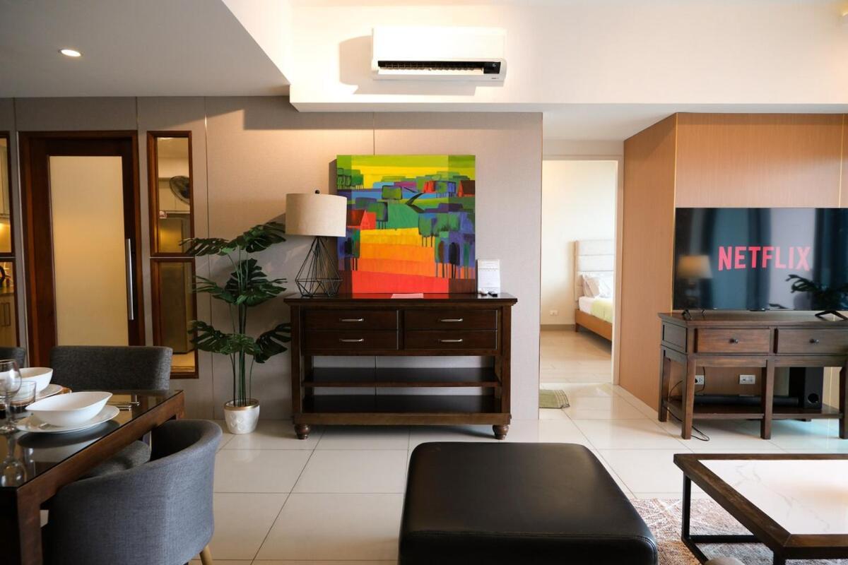 Bgc One Uptown Premium 2br With Balcony Near Supermarket, Malls And Restaurants Apartment