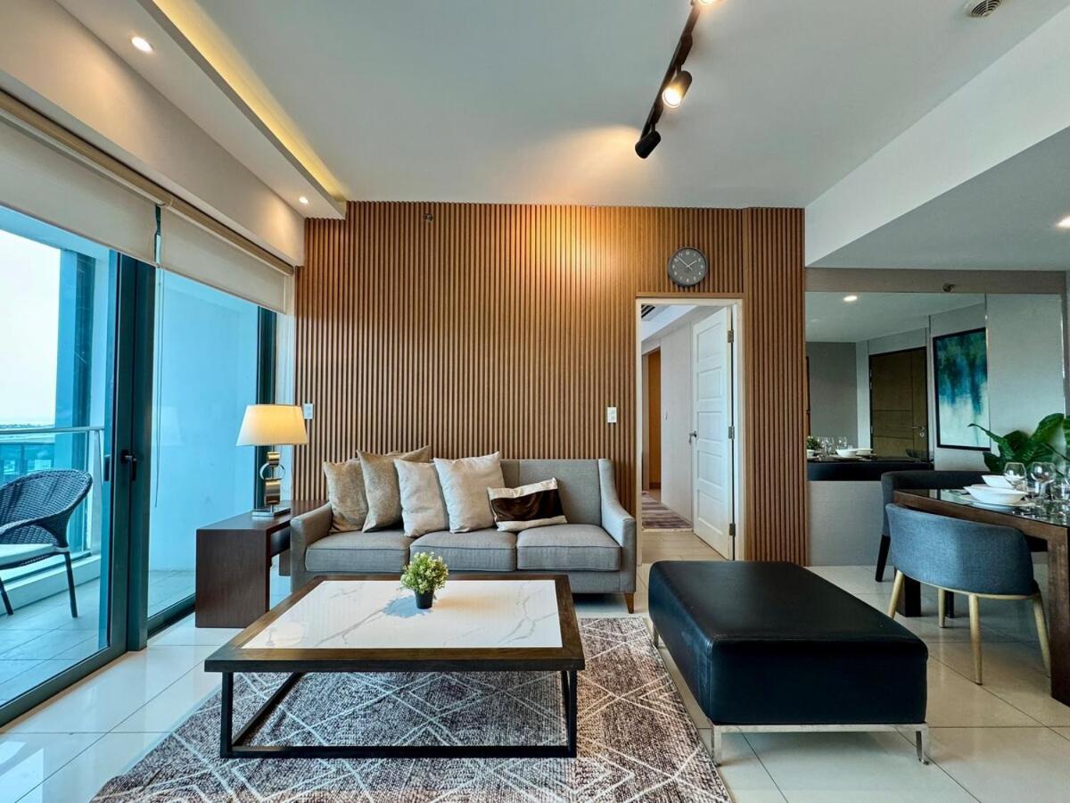 Apartment Bgc One Uptown Premium 2br With Balcony Near Supermarket, Malls And Restaurants *