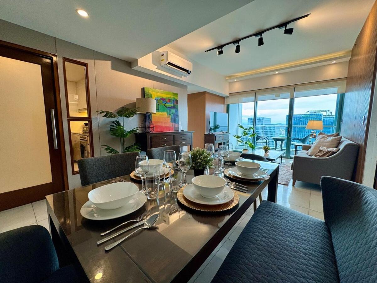 Bgc One Uptown Premium 2br With Balcony Near Supermarket, Malls And Restaurants Apartment