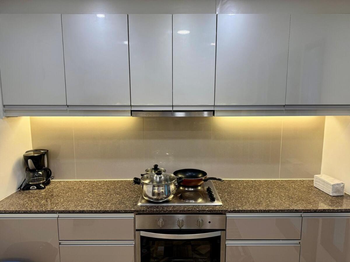 Bgc One Uptown Premium 2br With Balcony Near Supermarket, Malls And Restaurants Apartment Manila