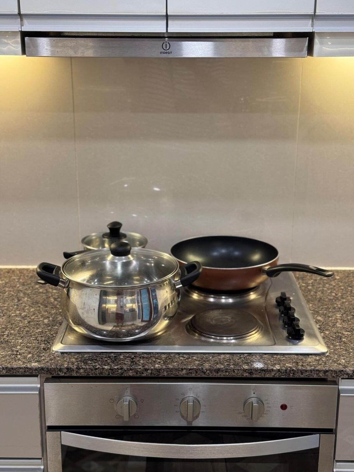 Bgc One Uptown Premium 2br With Balcony Near Supermarket, Malls And Restaurants Apartment *