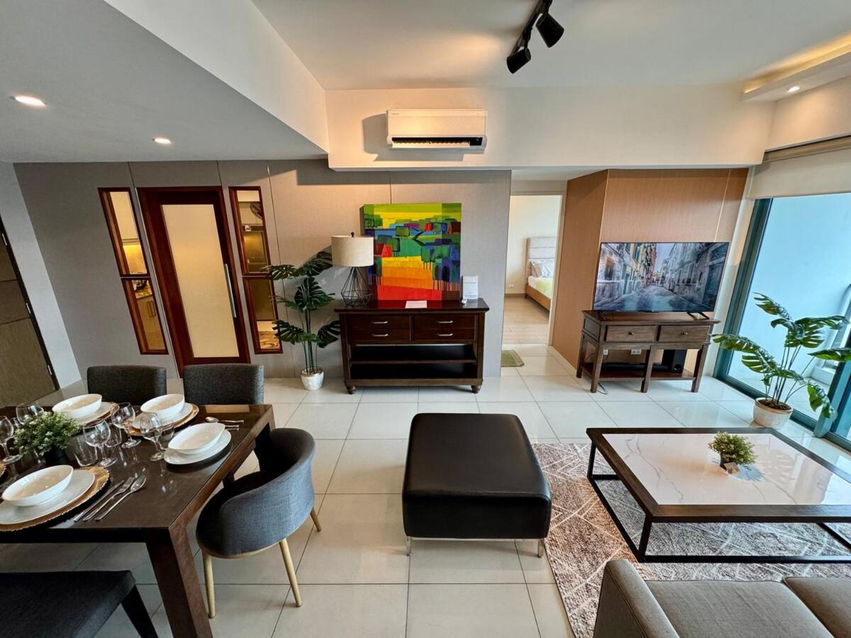 Bgc One Uptown Premium 2br With Balcony Near Supermarket, Malls And Restaurants Apartment Manila