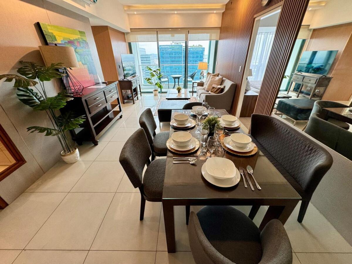 Apartment Bgc One Uptown Premium 2br With Balcony Near Supermarket, Malls And Restaurants *