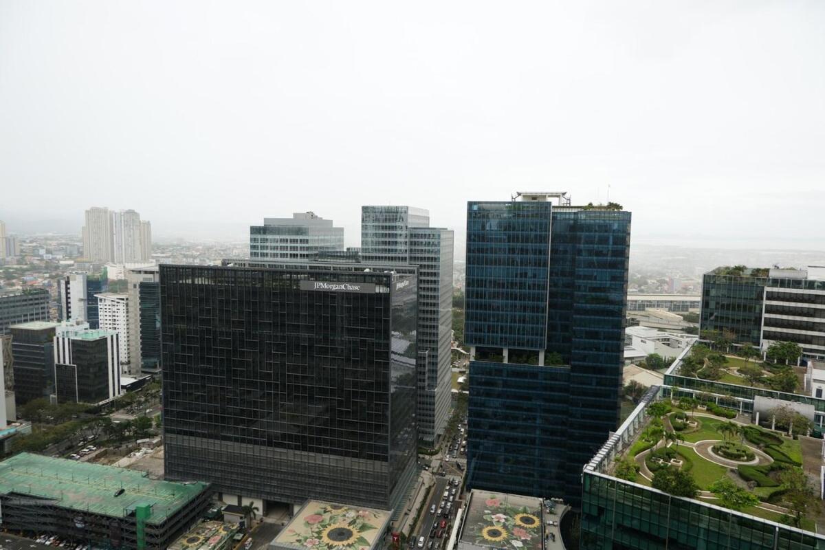 Apartment Bgc One Uptown Premium 2br With Balcony Near Supermarket, Malls And Restaurants Manila