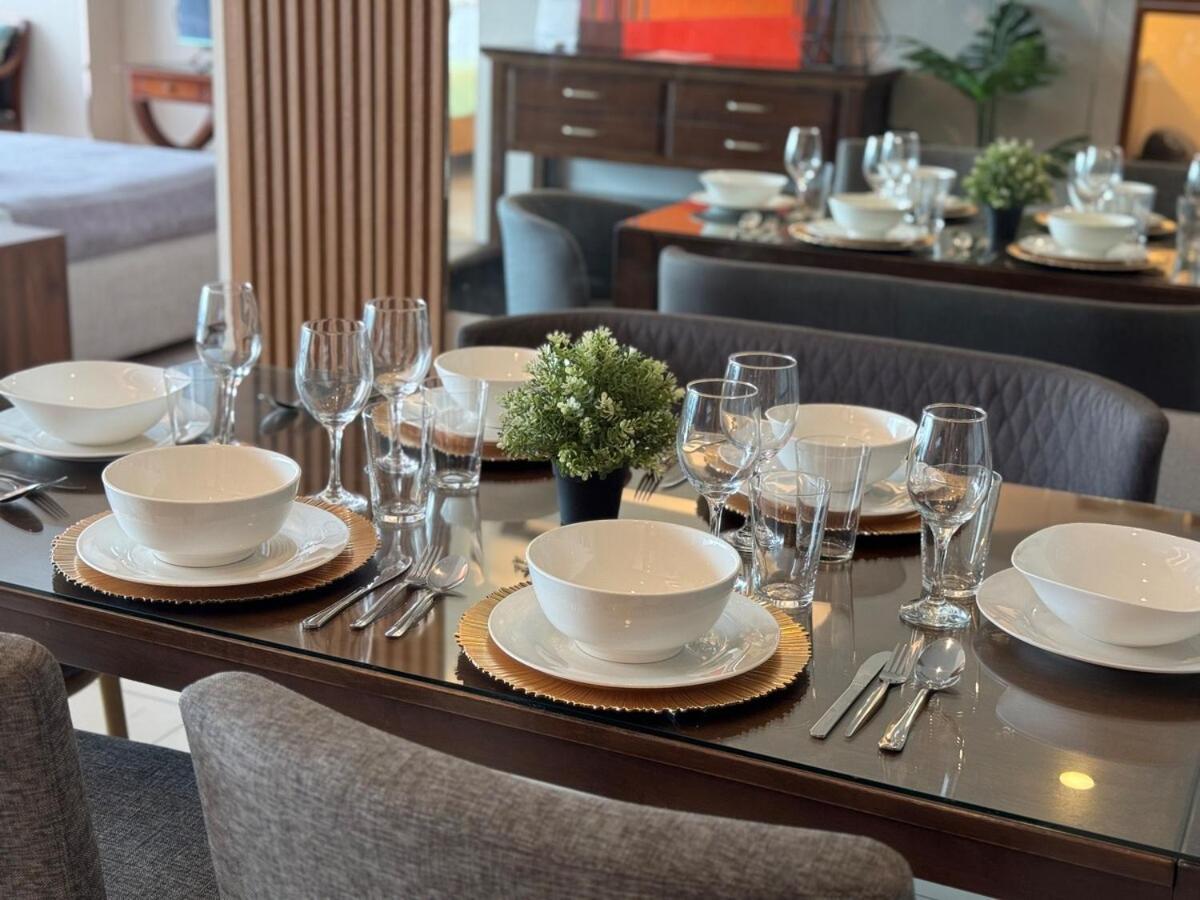 Bgc One Uptown Premium 2br With Balcony Near Supermarket, Malls And Restaurants Apartamento
