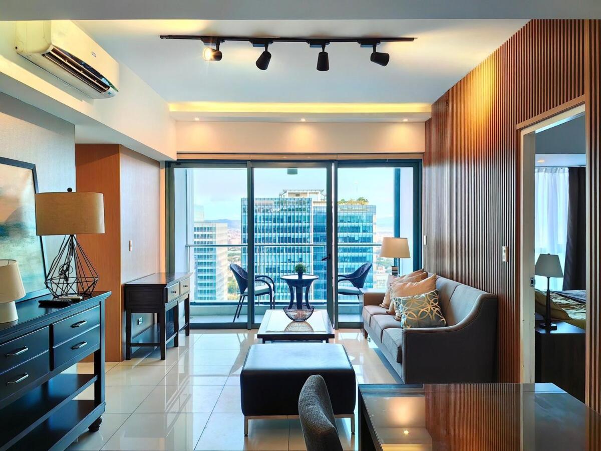 Apartment Bgc One Uptown Premium 2br With Balcony Near Supermarket, Malls And Restaurants *