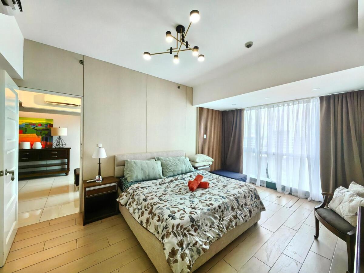 Apartment Bgc One Uptown Premium 2br With Balcony Near Supermarket, Malls And Restaurants *