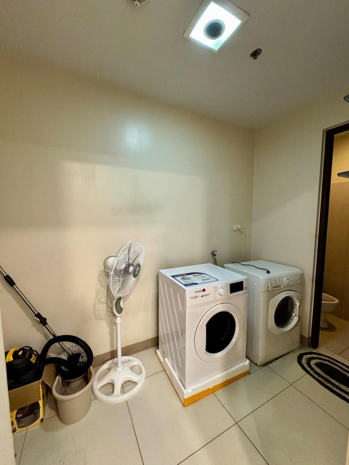 Apartment Bgc One Uptown Premium 2br With Balcony Near Supermarket, Malls And Restaurants Manila