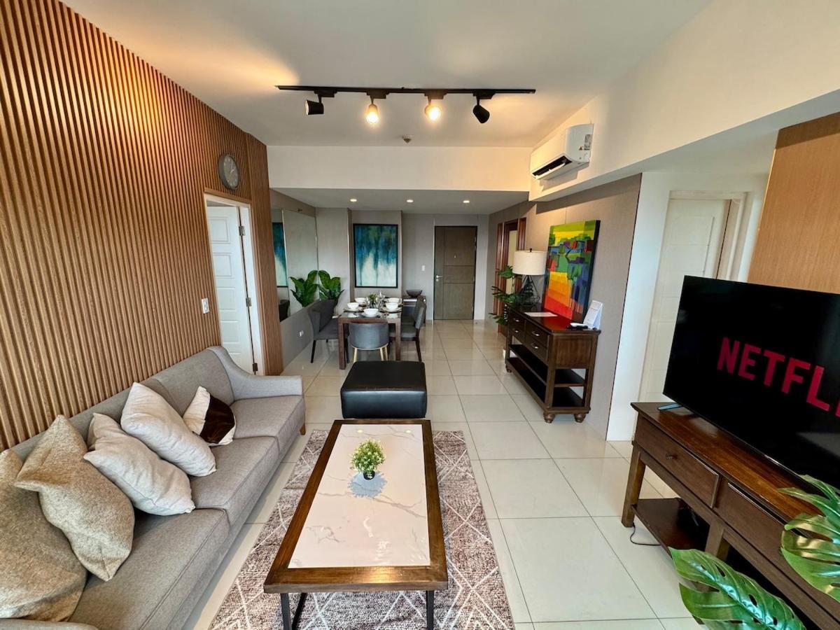 Bgc One Uptown Premium 2br With Balcony Near Supermarket, Malls And Restaurants *
