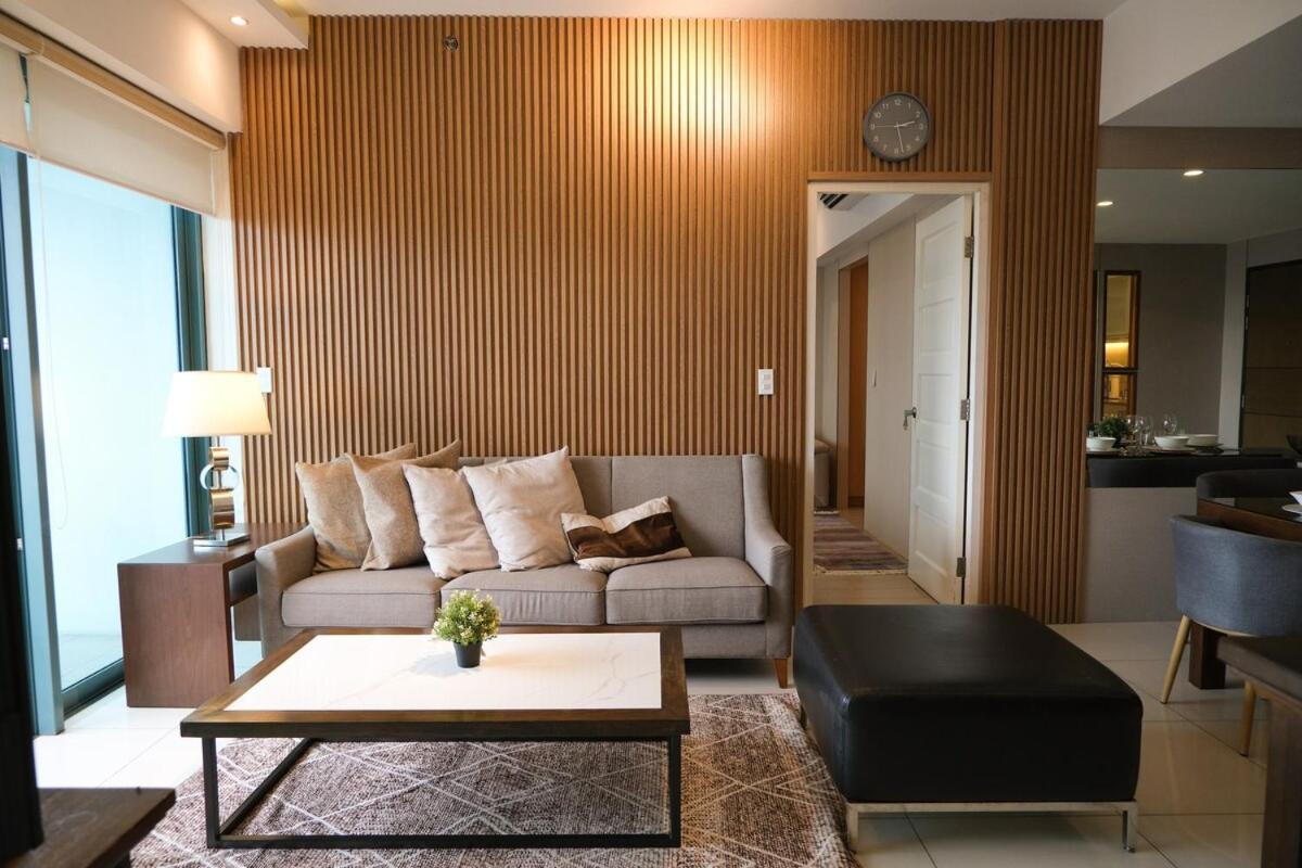 Bgc One Uptown Premium 2br With Balcony Near Supermarket, Malls And Restaurants