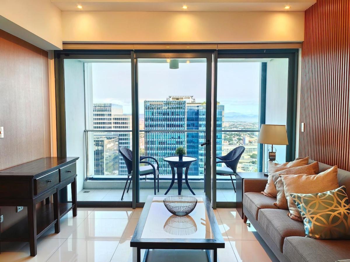 Bgc One Uptown Premium 2br With Balcony Near Supermarket, Malls And Restaurants *