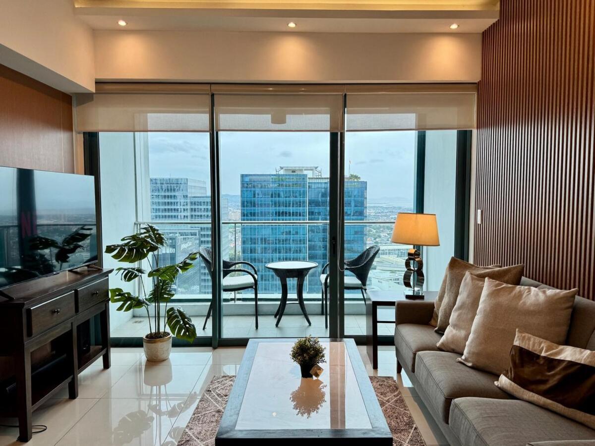 Bgc One Uptown Premium 2br With Balcony Near Supermarket, Malls And Restaurants Apartment