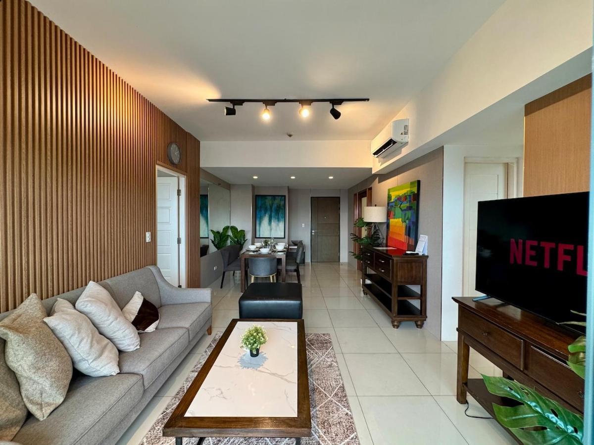 Bgc One Uptown Premium 2br With Balcony Near Supermarket, Malls And Restaurants Apartment
