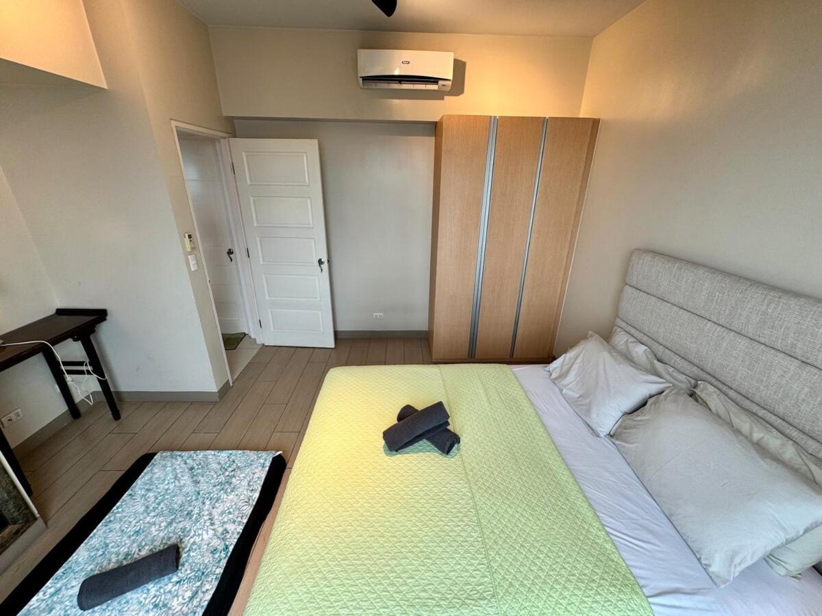 Bgc One Uptown Premium 2br With Balcony Near Supermarket, Malls And Restaurants Apartment Manila