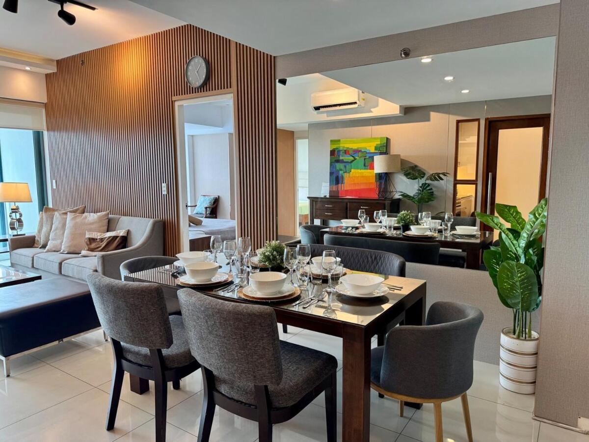 Apartment Bgc One Uptown Premium 2br With Balcony Near Supermarket, Malls And Restaurants Manila