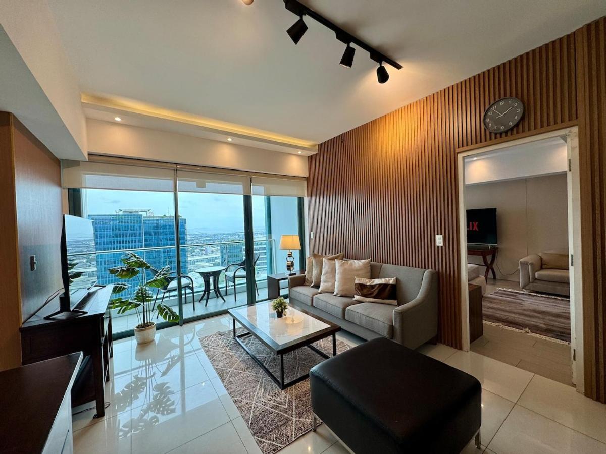 Bgc One Uptown Premium 2br With Balcony Near Supermarket, Malls And Restaurants