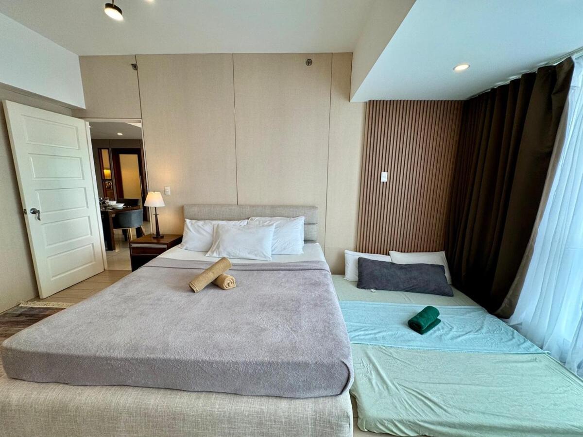 Bgc One Uptown Premium 2br With Balcony Near Supermarket, Malls And Restaurants *