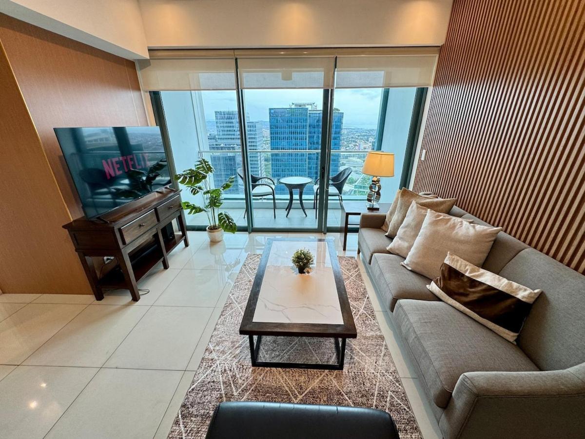 Bgc One Uptown Premium 2br With Balcony Near Supermarket, Malls And Restaurants Apartment *