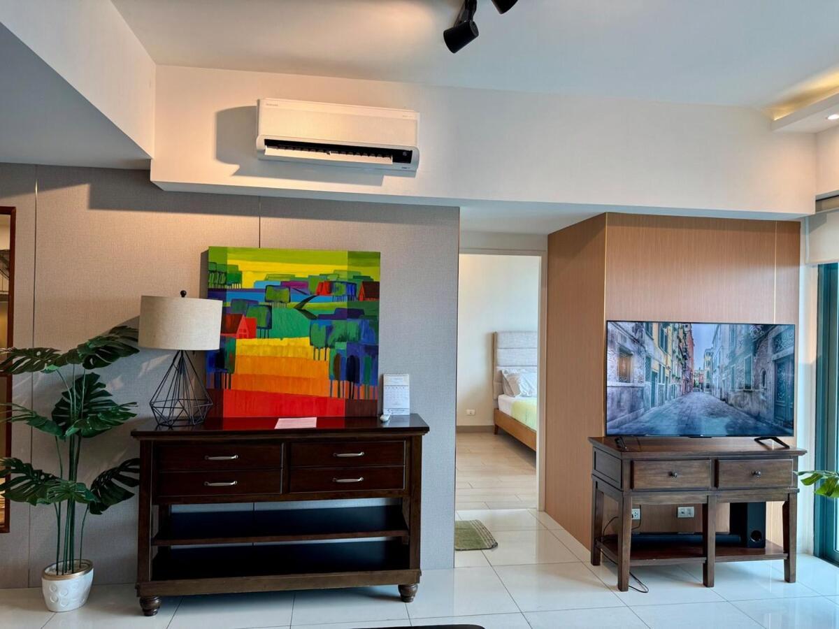 Apartamento Bgc One Uptown Premium 2br With Balcony Near Supermarket, Malls And Restaurants *