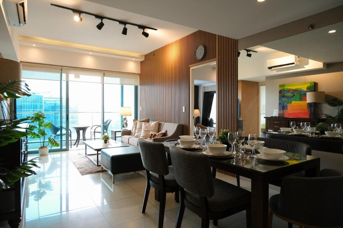 Apartment Bgc One Uptown Premium 2br With Balcony Near Supermarket, Malls And Restaurants Manila