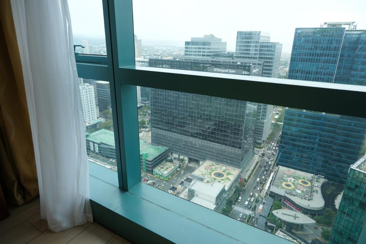 Bgc One Uptown Premium 2br With Balcony Near Supermarket, Malls And Restaurants *