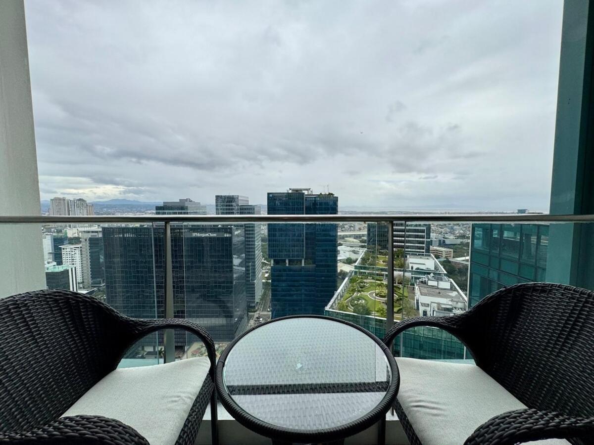 Bgc One Uptown Premium 2br With Balcony Near Supermarket, Malls And Restaurants Apartment *