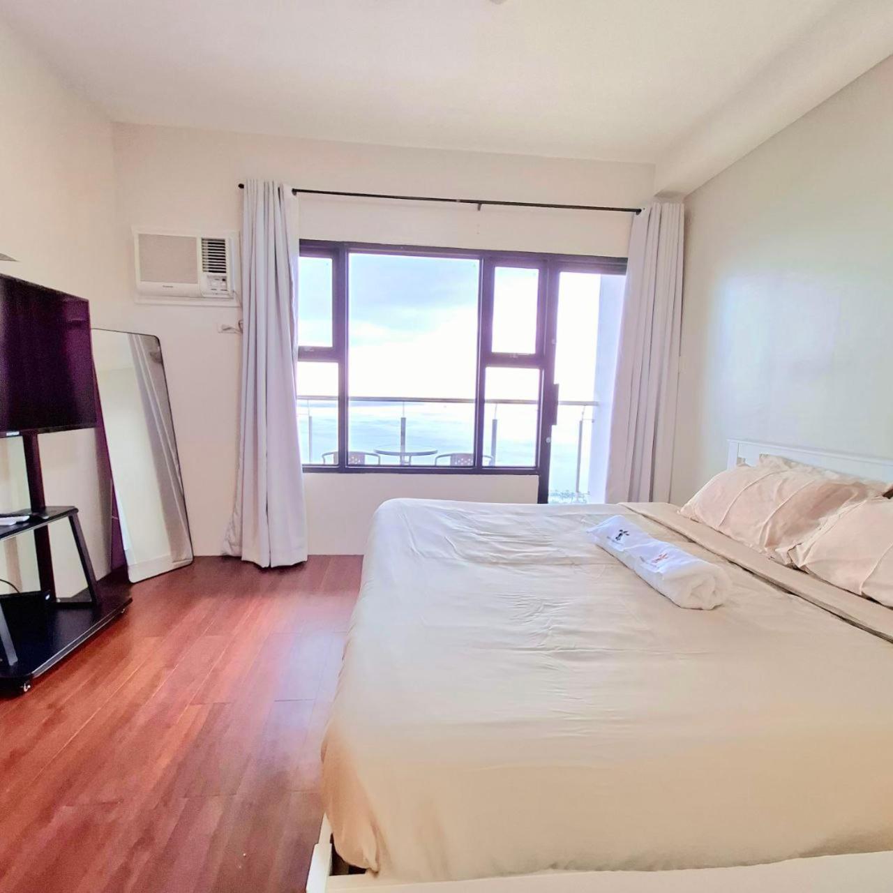 Breathtaking Bayviews - 1 Bedroom 1 Bathroom With Balcony Bayview Pool Netflix - Housekeeping Available - Apartment *