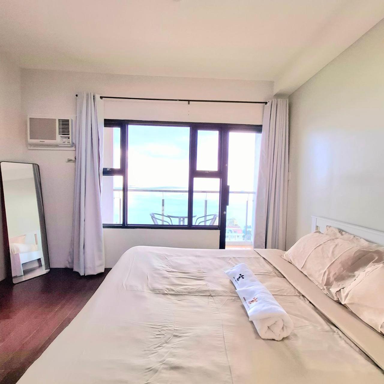 Breathtaking Bayviews - 1 Bedroom 1 Bathroom With Balcony Bayview Pool Netflix - Housekeeping Available - Apartment *