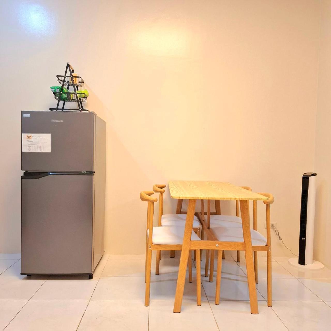 Breathtaking Bayviews - 1 Bedroom 1 Bathroom With Balcony Bayview Pool Netflix - Housekeeping Available - Manila