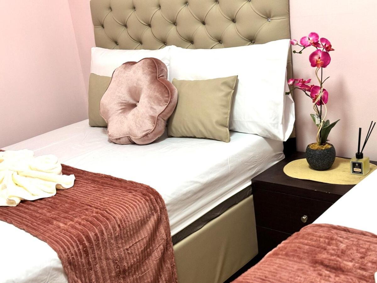 Grand Riviera 1201 Near Us Embassy And St Luke's Medical Center Extension Clinic Slec By Prime * Manila