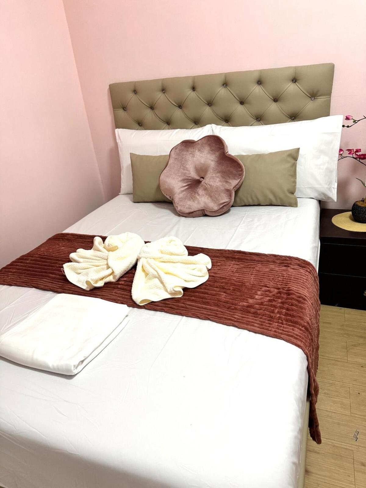 Grand Riviera 1201 Near Us Embassy And St Luke's Medical Center Extension Clinic Slec By Prime *
