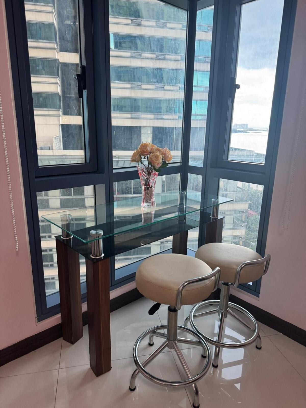 Grand Riviera 1201 Near Us Embassy And St Luke's Medical Center Extension Clinic Slec By Prime