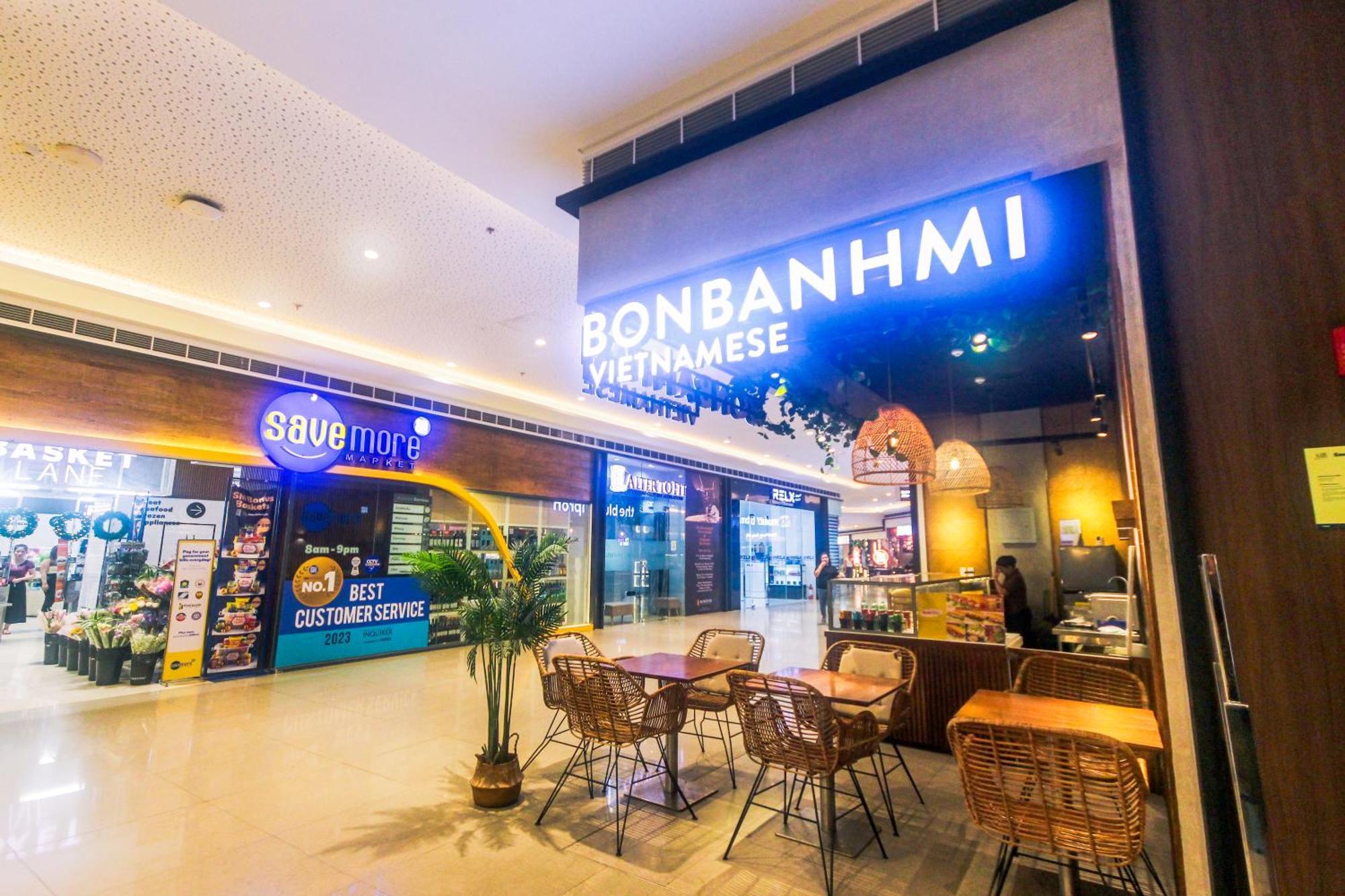 Chic Romantic Getaway Makati One Br Two Br Swim Gym 300 Mb Manila