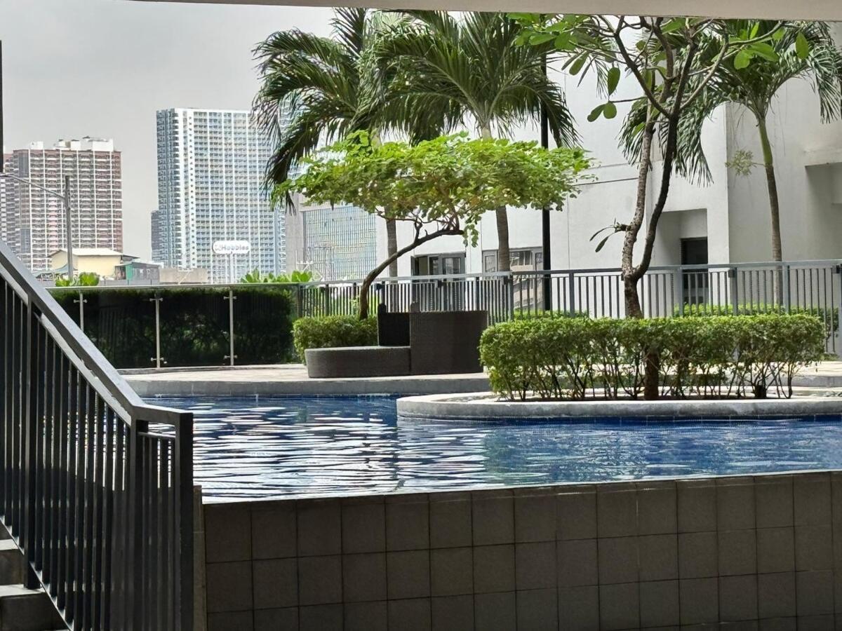 Shore 2 Residences Cozy 7106 Facing Pool Near Sm Mall Of By Prime Manila