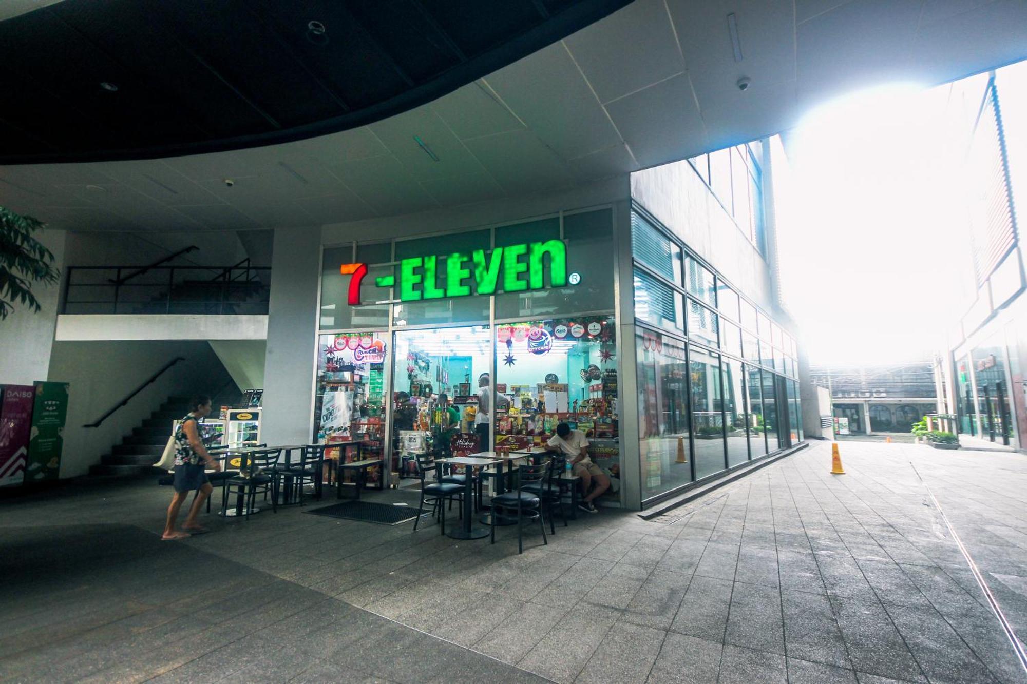 Chic Romantic Getaway Makati One Br Two Br Swim Gym 300 Mb
