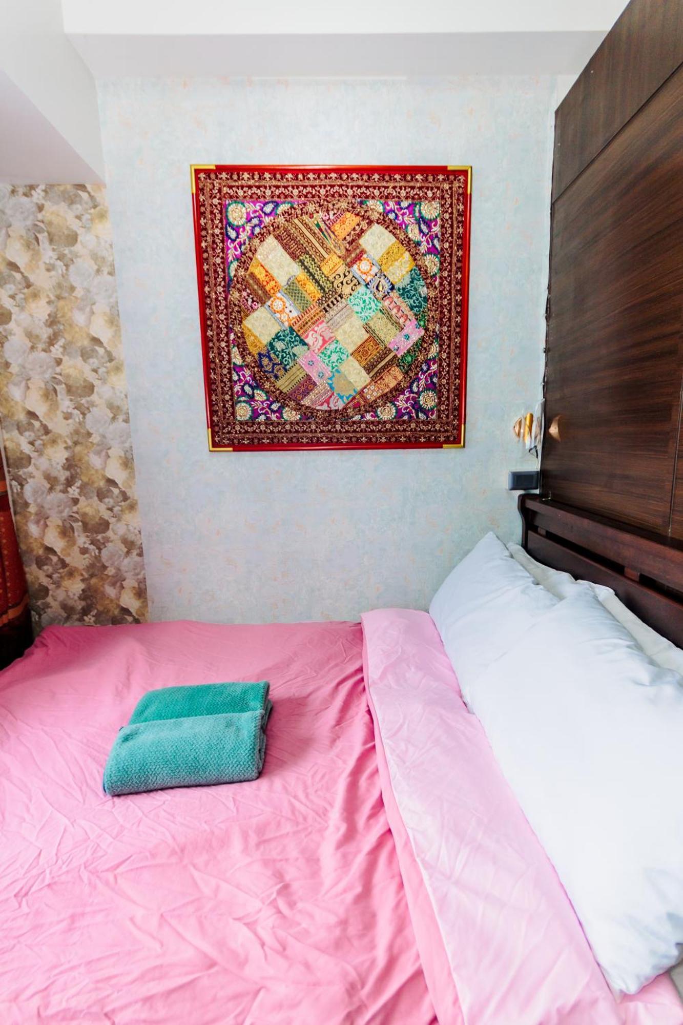 Chic Romantic Getaway Makati One Br Two Br Swim Gym 300 Mb Apartment *