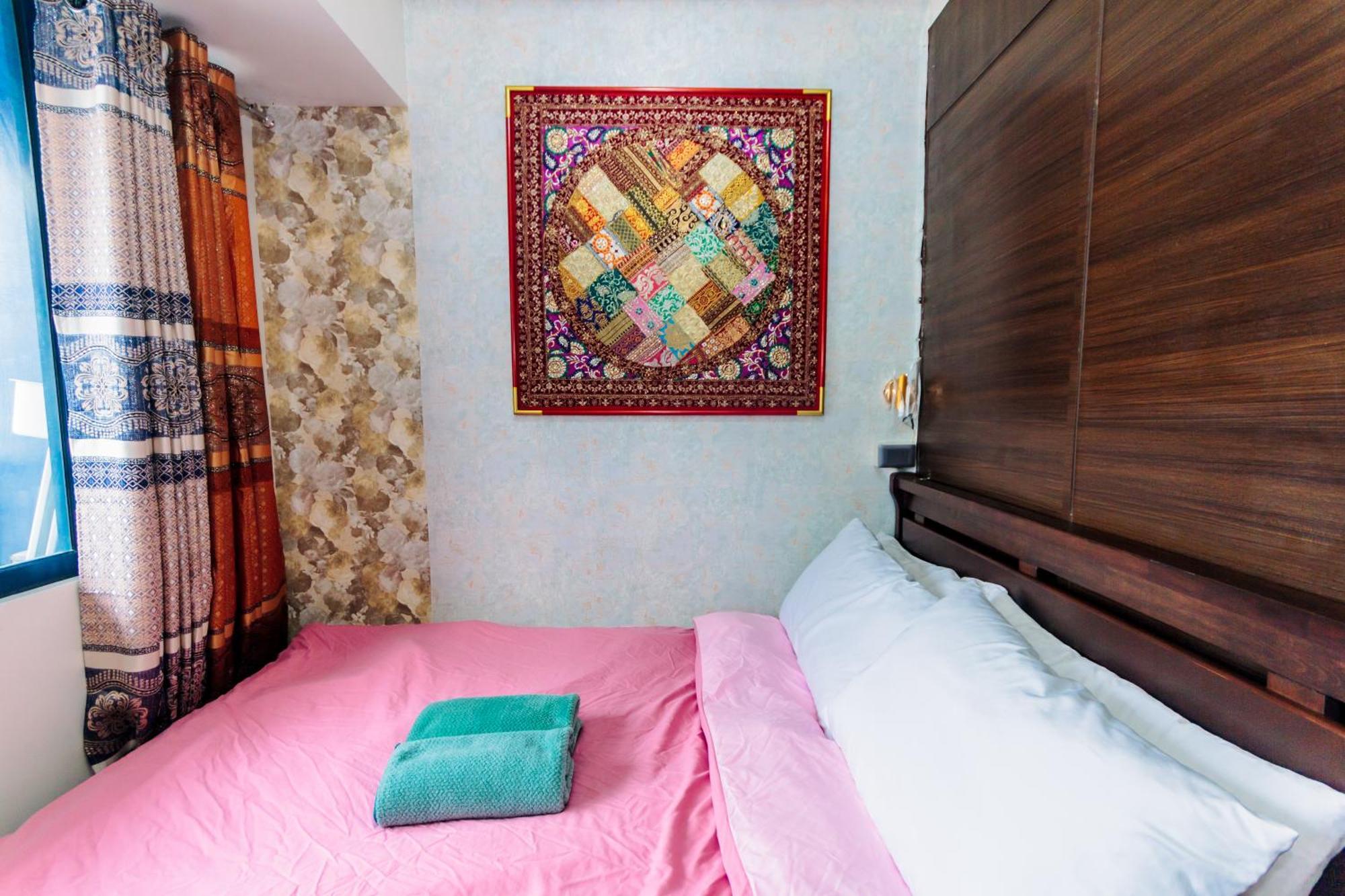 Chic Romantic Getaway Makati One Br Two Br Swim Gym 300 Mb Apartment