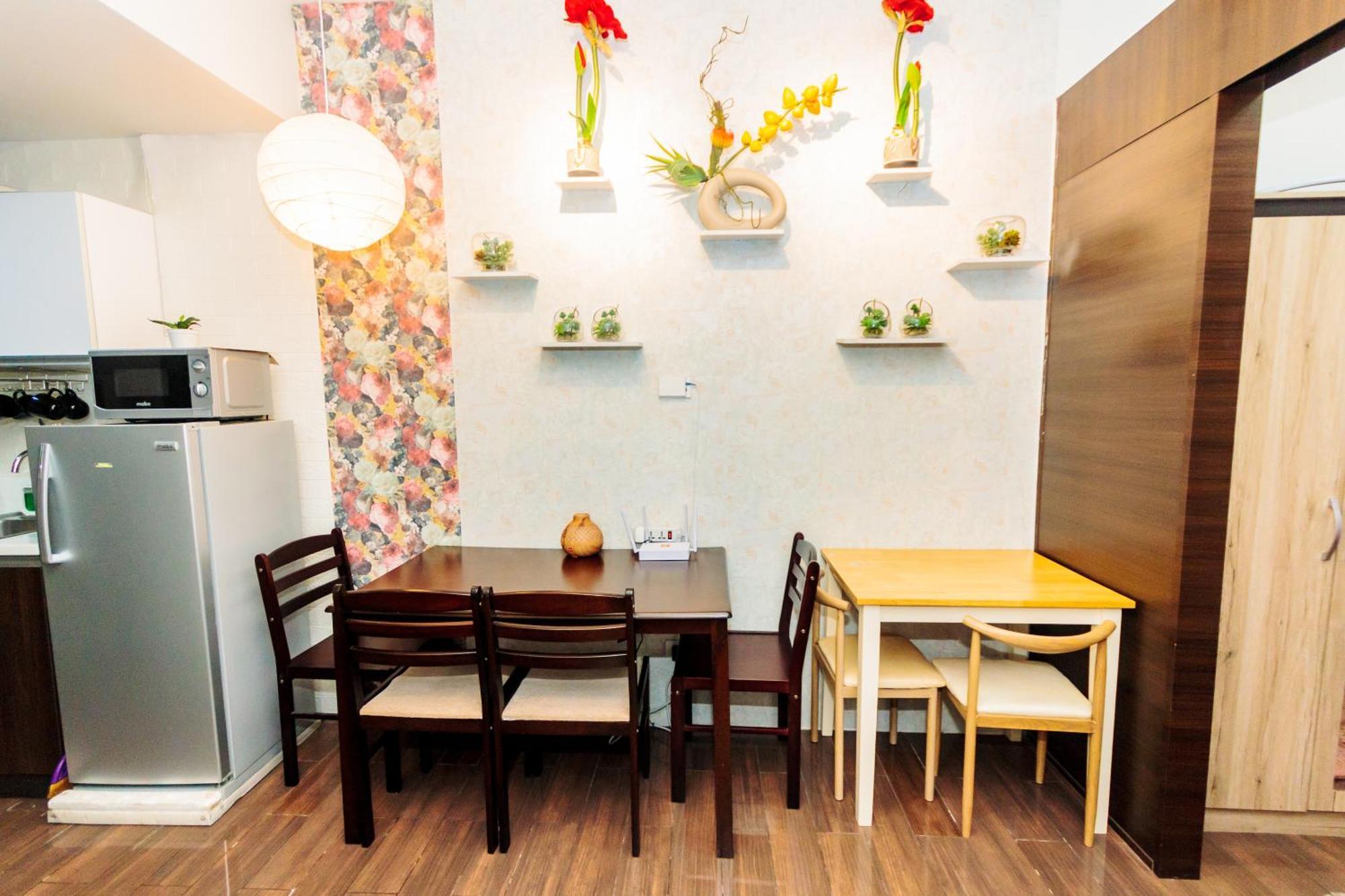 Chic Romantic Getaway Makati One Br Two Br Swim Gym 300 Mb Apartment *