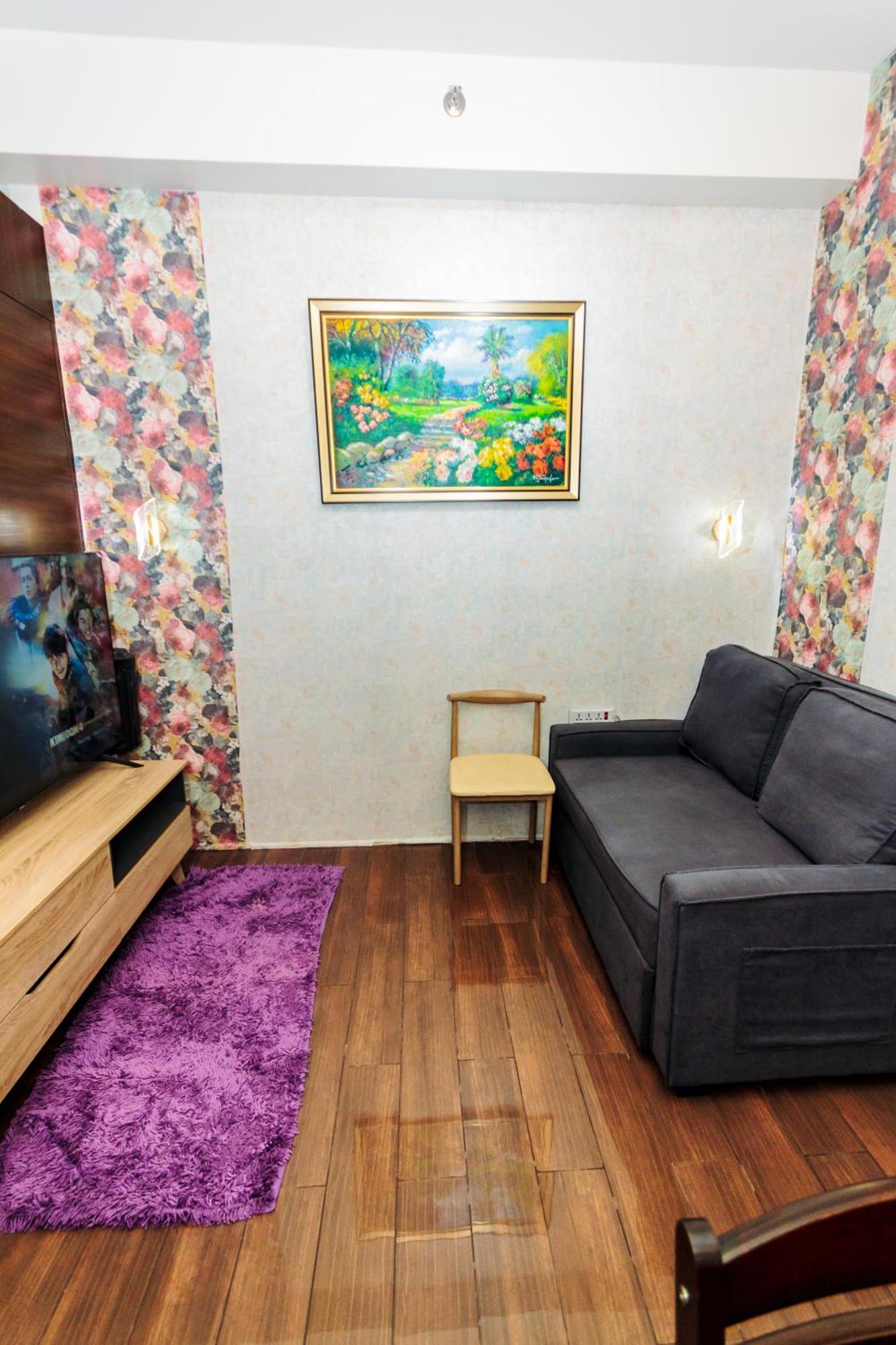 Chic Romantic Getaway Makati One Br Two Br Swim Gym 300 Mb Apartment *