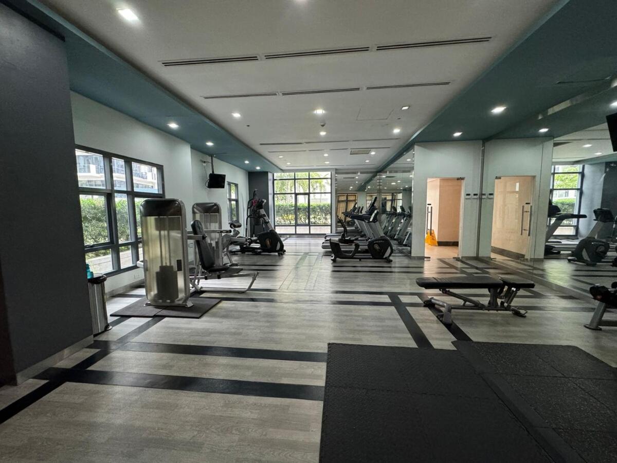 Apartment Staycation Near Venice Mall Mckinley Taguig Manila