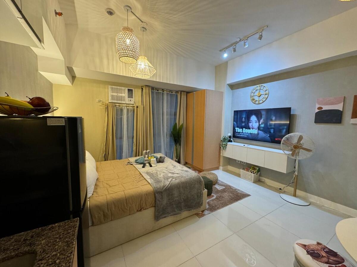 Apartment Staycation Near Venice Mall Mckinley Taguig Manila