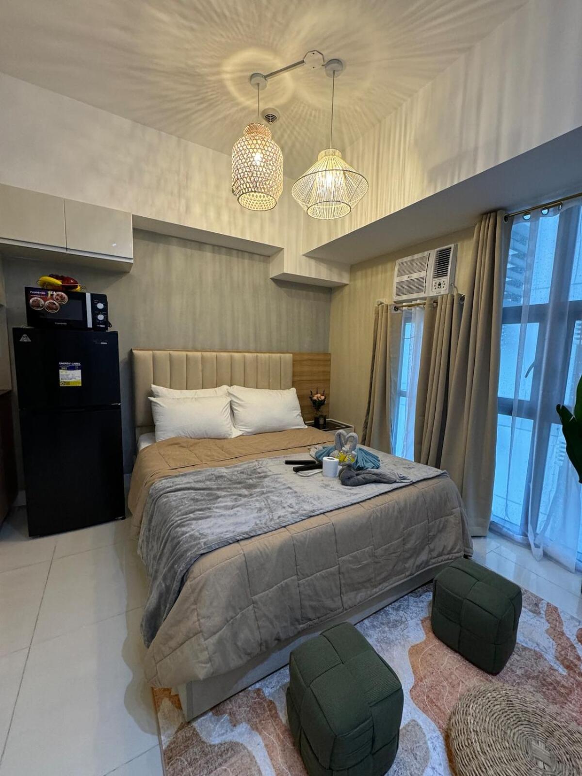 Staycation Near Venice Mall Mckinley Taguig Apartment *