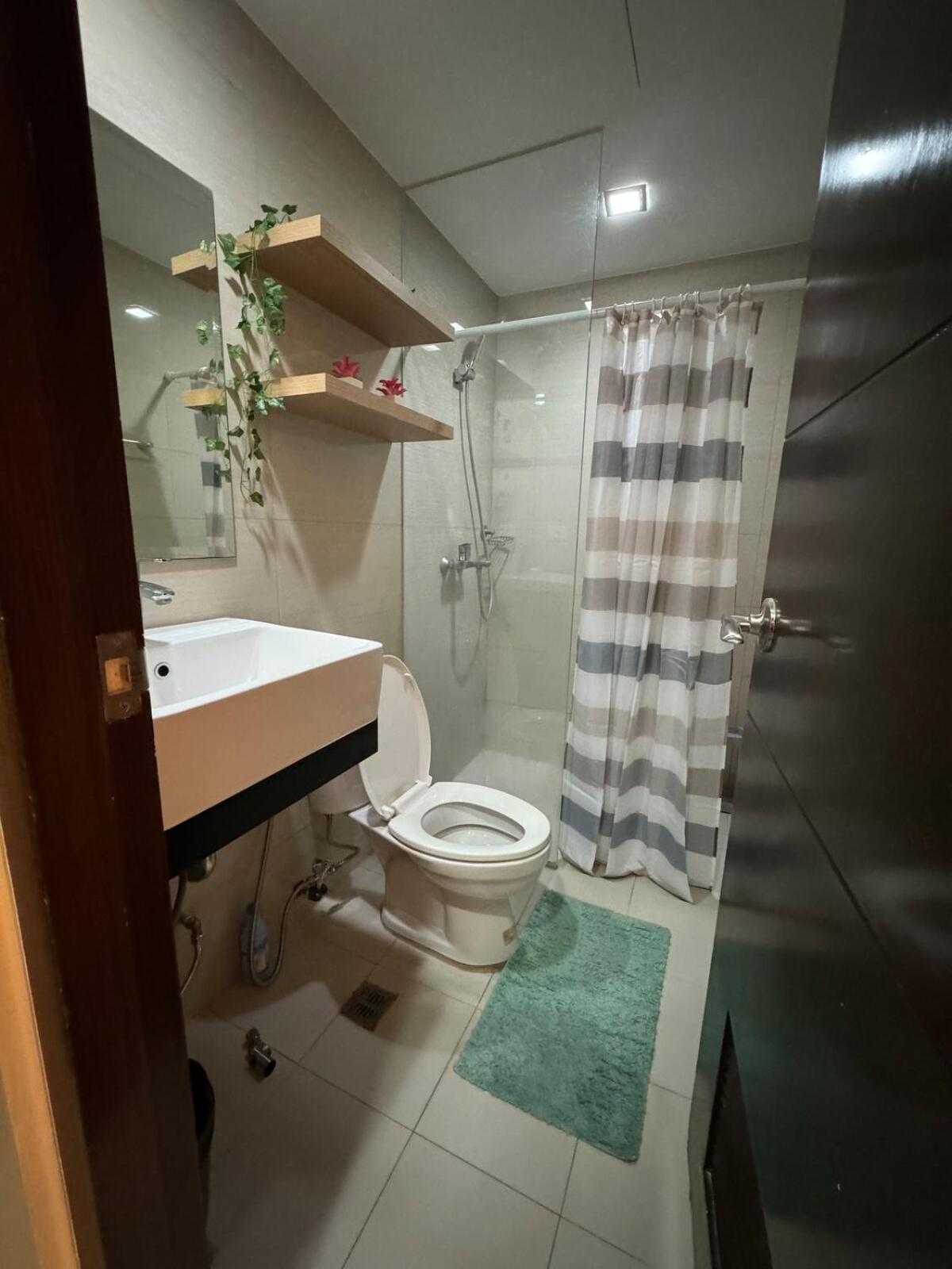 Apartment Staycation Near Venice Mall Mckinley Taguig Manila